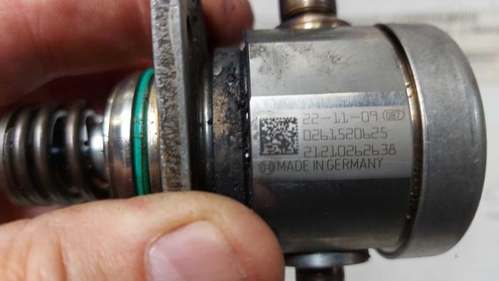 Begagnade Högtryckspump Mercedes C (W206) C-300 e 2.0 Turbo Pris på förfrågan erbjuds av N Kossen Autorecycling BV