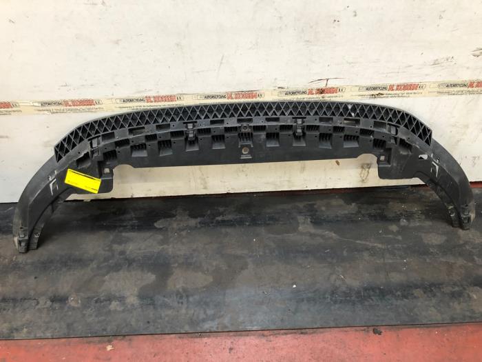 Usados Parachoque placa base Audi A3 Sportback (8VA/8VF) 1.0 TFSI 12V Precio de solicitud ofrecido por N Kossen Autorecycling BV