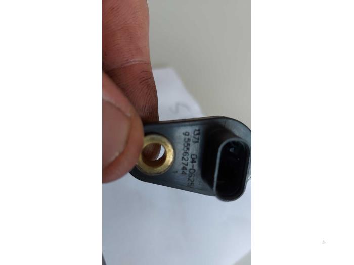 Begagnade Vevaxelsensor Opel Corsa D 1.2 16V Pris på förfrågan erbjuds av N Kossen Autorecycling BV