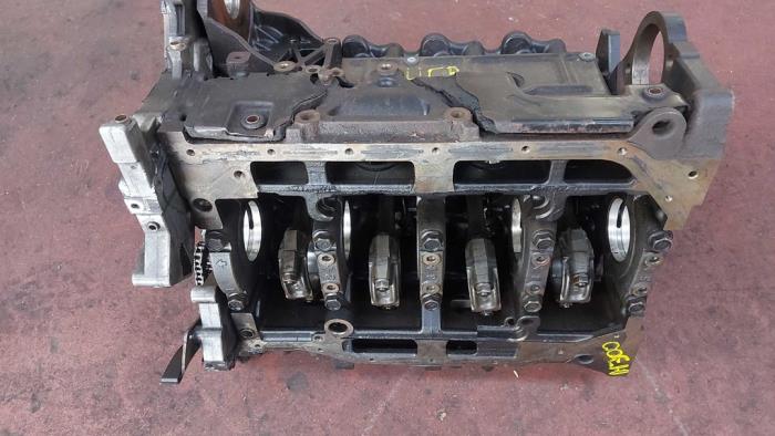 Used Engine crankcase Hyundai H300 Price on request offered by N Kossen Autorecycling BV