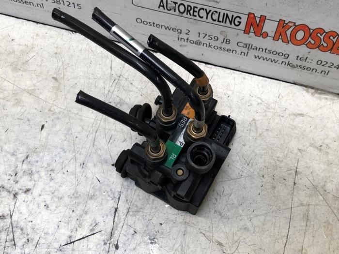 Begagnade Luftfjädringsmodul Landrover Defender Pris på förfrågan erbjuds av N Kossen Autorecycling BV