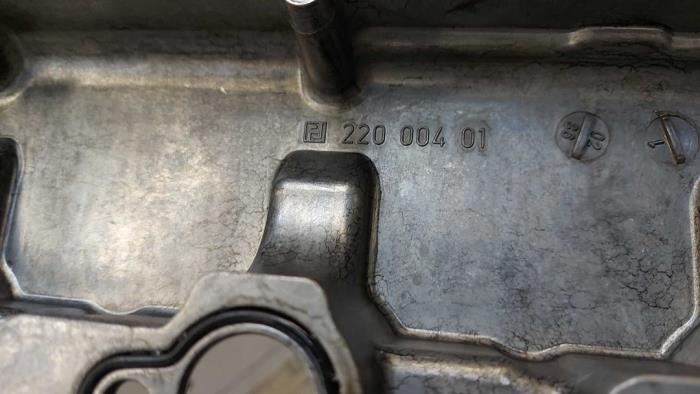 Ventildeckel van een Mercedes-Benz ML I (163) 400 4.0 CDI V8 32V 2003