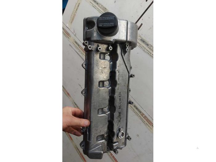 Ventildeckel van een Mercedes-Benz ML I (163) 400 4.0 CDI V8 32V 2003