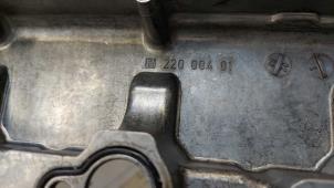 Ventildeckel van een Mercedes-Benz ML I (163) 400 4.0 CDI V8 32V 2003