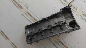 Ventildeckel van een Mercedes-Benz ML I (163) 400 4.0 CDI V8 32V 2003