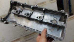 Ventildeckel van een Mercedes-Benz ML I (163) 400 4.0 CDI V8 32V 2003