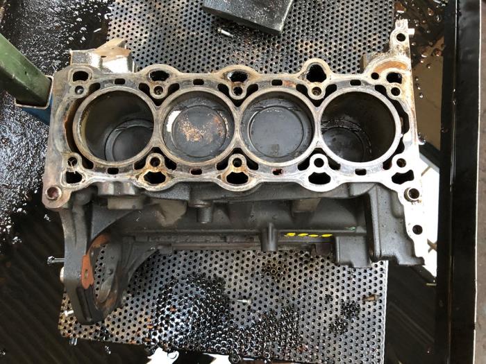 Gebrauchte Kolben Opel Astra Preis auf Anfrage angeboten von N Kossen Autorecycling BV