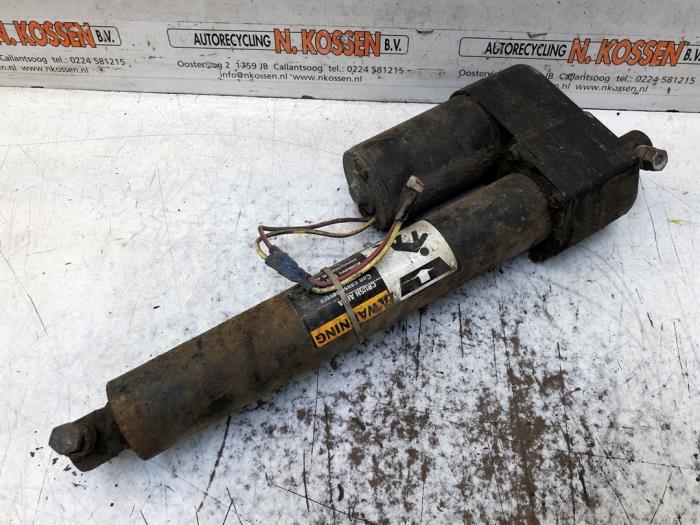 Gebrauchte Sonstige Diverse Diverse Preis auf Anfrage angeboten von N Kossen Autorecycling BV