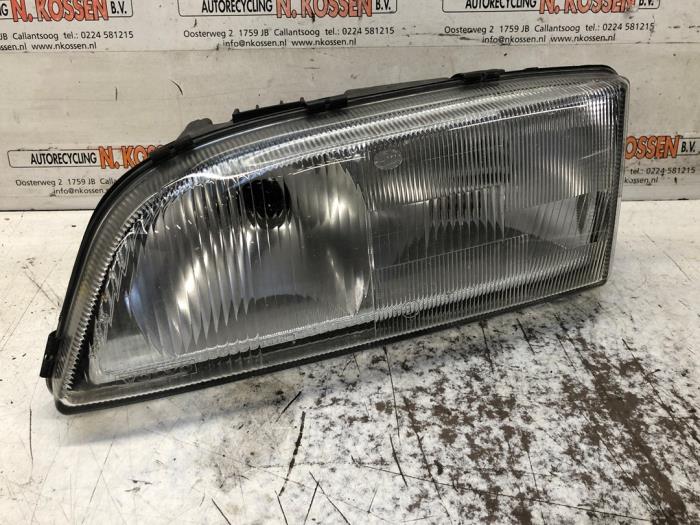 Używane Reflektor lewy Volvo C70 Cena na żądanie oferowane przez N Kossen Autorecycling BV