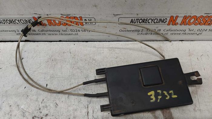 Używane Antena GPS Volkswagen Touareg (7LA/7L6) 4.2 V8 40V Cena na żądanie oferowane przez N Kossen Autorecycling BV