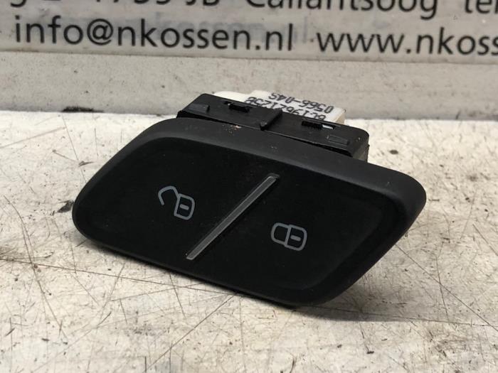 Używane Przelacznik Volkswagen Polo V (6R) 1.2 TSI 16V BlueMotion Technology Cena na żądanie oferowane przez N Kossen Autorecycling BV