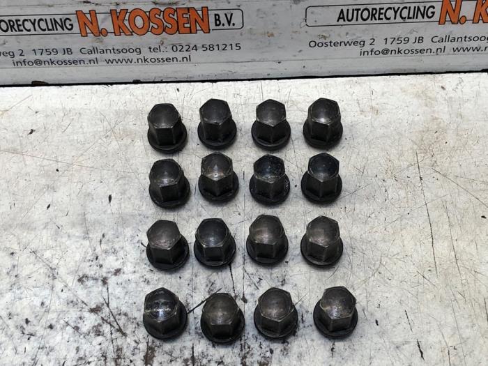 Używane Nakretka sruby kola Porsche 911 3.2 Carrera Cena na żądanie oferowane przez N Kossen Autorecycling BV