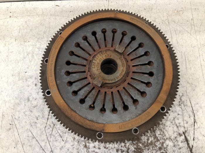 Used Clutch kit (complete) Porsche 911 3.2 Carrera Price on request offered by N Kossen Autorecycling BV