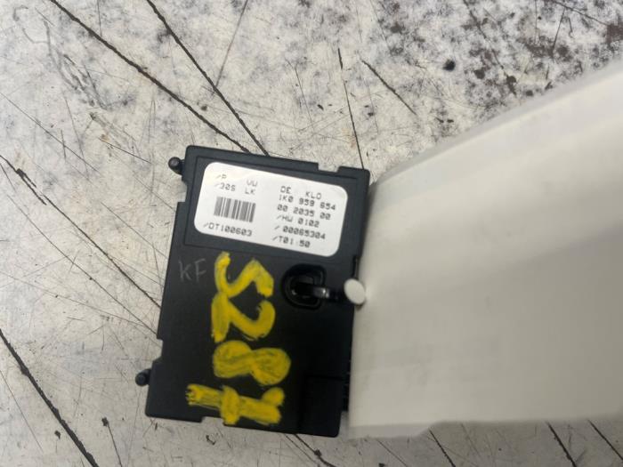 Gebrauchte Lenkwinkelsensor Volkswagen Touran (1T1/T2) 1.6 FSI 16V Preis auf Anfrage angeboten von N Kossen Autorecycling BV