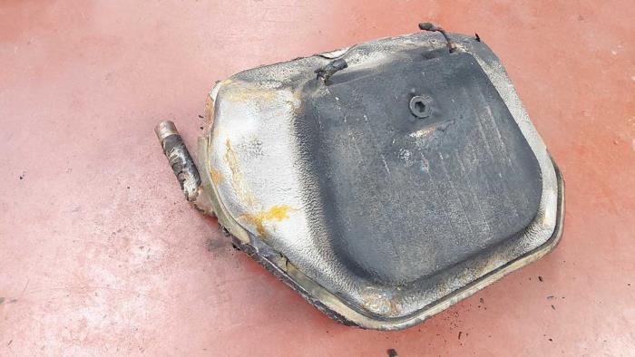 Begagnade Tank Porsche 911 3.2 Carrera Pris på förfrågan erbjuds av N Kossen Autorecycling BV