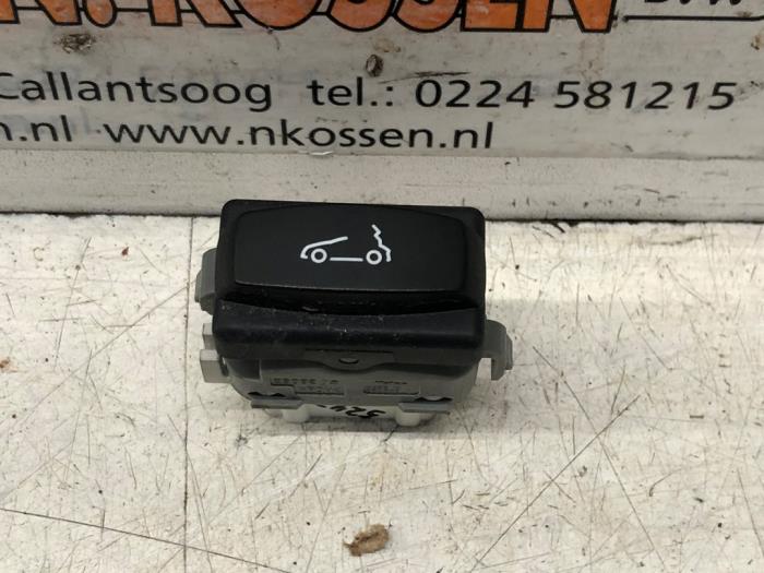 Używane Sterowanie dachu cabrio Renault Megane II CC (EM) 2.0 16V Cena na żądanie oferowane przez N Kossen Autorecycling BV
