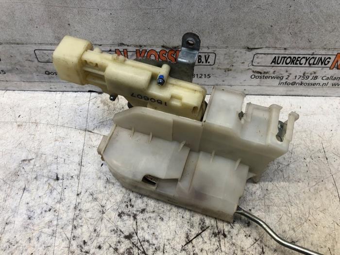 Begagnade Dörrlåsmekanism, 4-dörrars, vänster fram Isuzu D-Max 3.0 D 4x4 Pris på förfrågan erbjuds av N Kossen Autorecycling BV