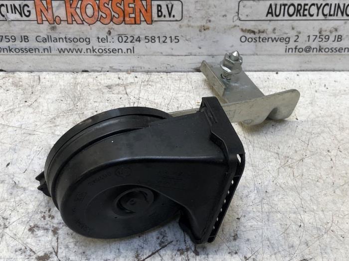 Używane Klakson Ford Transit Courier 1.5 TDCi 75 Cena na żądanie oferowane przez N Kossen Autorecycling BV