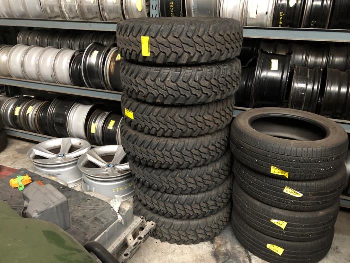 Używane Opona Cena na żądanie oferowane przez N Kossen Autorecycling BV