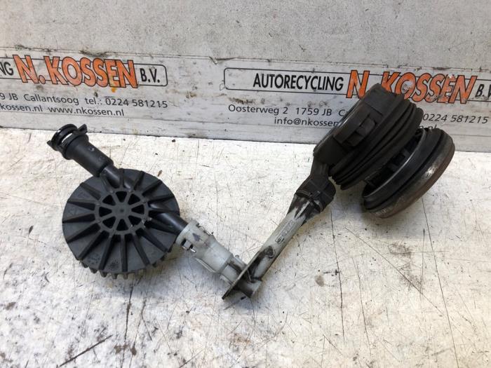 Begagnade Trycklager Renault Clio IV Estate/Grandtour (7R) 0.9 Energy TCE 12V Pris på förfrågan erbjuds av N Kossen Autorecycling BV