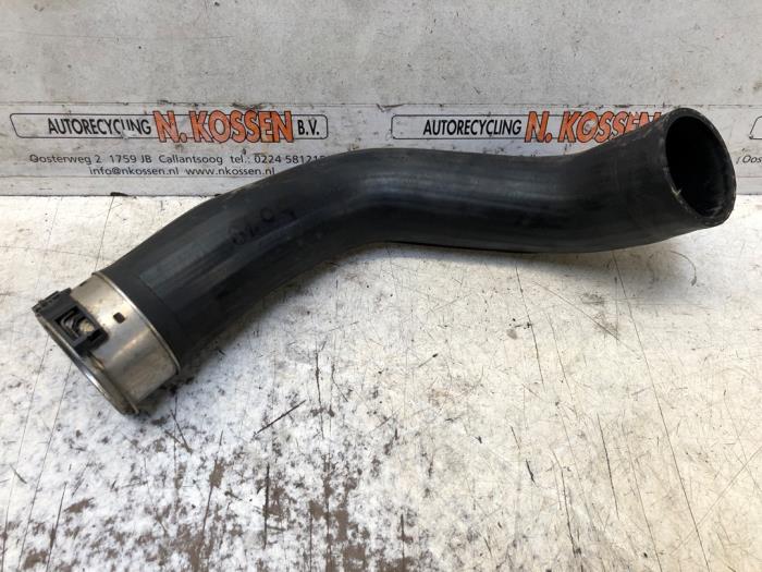 Gebrauchte Intercooler Schlauch Renault Clio IV Estate/Grandtour (7R) 0.9 Energy TCE 90 12V Preis auf Anfrage angeboten von N Kossen Autorecycling BV