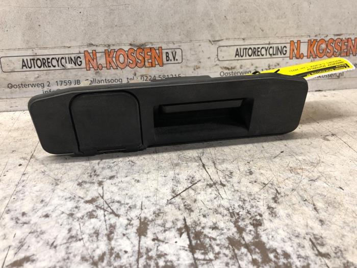 Begagnade Backkamera Mercedes C (W206) C-300 e 2.0 Turbo Pris på förfrågan erbjuds av N Kossen Autorecycling BV