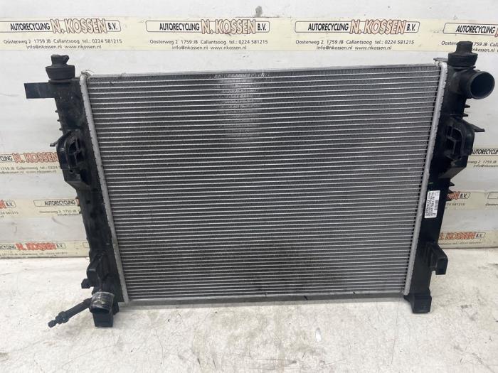Usagé Radiateur Renault Clio IV Estate/Grandtour (7R) 0.9 Energy TCE 90 12V Prix sur demande proposé par N Kossen Autorecycling BV