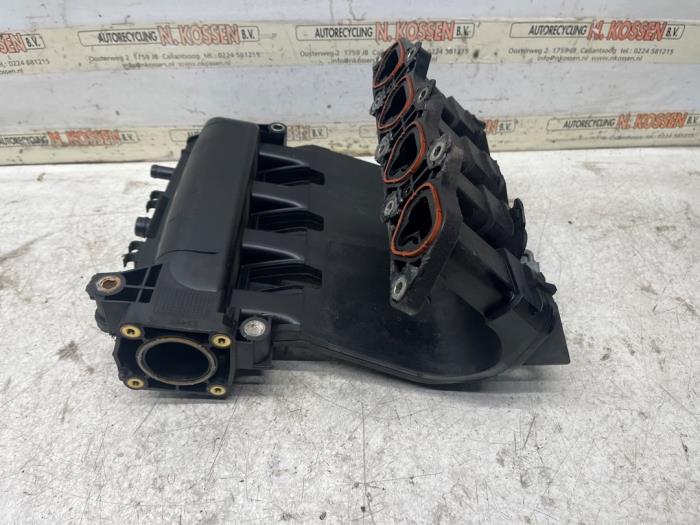 Używane Kolektor dolotowy Renault Twingo II (CN) 1.2 16V Cena na żądanie oferowane przez N Kossen Autorecycling BV