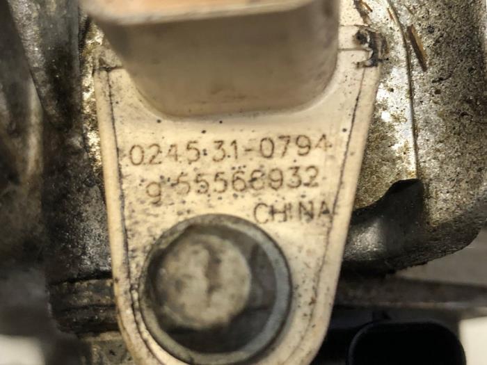 Nockenwelle Sensor van een Opel Astra J Sports Tourer (PD8/PE8/PF8) 1.4 Turbo 16V 2011