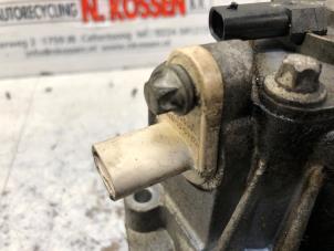 Nockenwelle Sensor van een Opel Astra J Sports Tourer (PD8/PE8/PF8) 1.4 Turbo 16V 2011