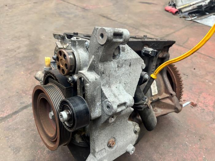 Gebrauchte Motor Unterblock Renault Twingo II (CN) 1.2 16V Preis auf Anfrage angeboten von N Kossen Autorecycling BV