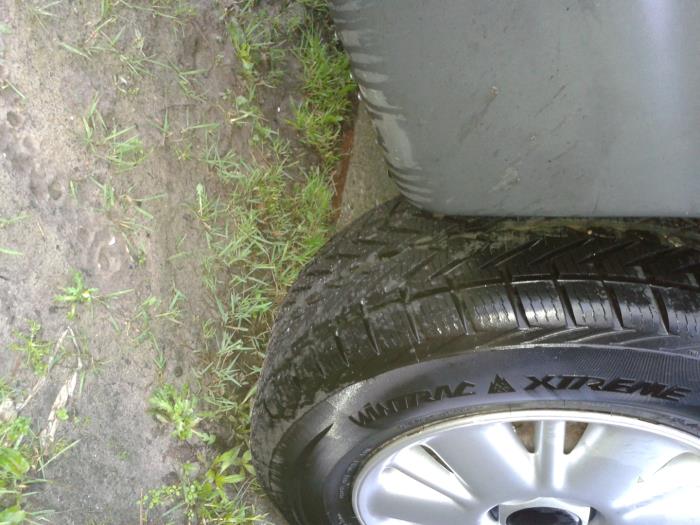 Używane Opona zimowa Cena na żądanie oferowane przez N Kossen Autorecycling BV