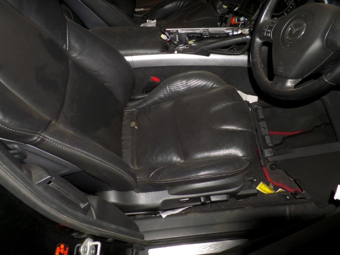 Sitz rechts van een Mazda RX-8 (SE17) M5 2003