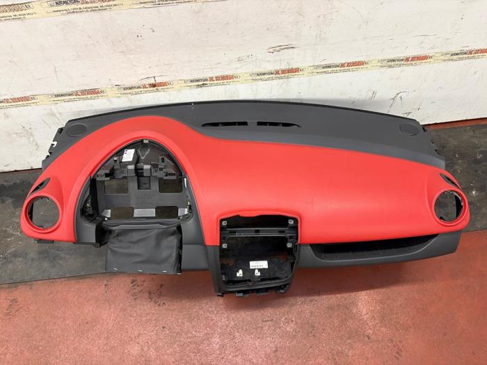Usados Salpicadero Renault Clio IV Estate/Grandtour (7R) 0.9 Energy TCE 12V Precio de solicitud ofrecido por N Kossen Autorecycling BV