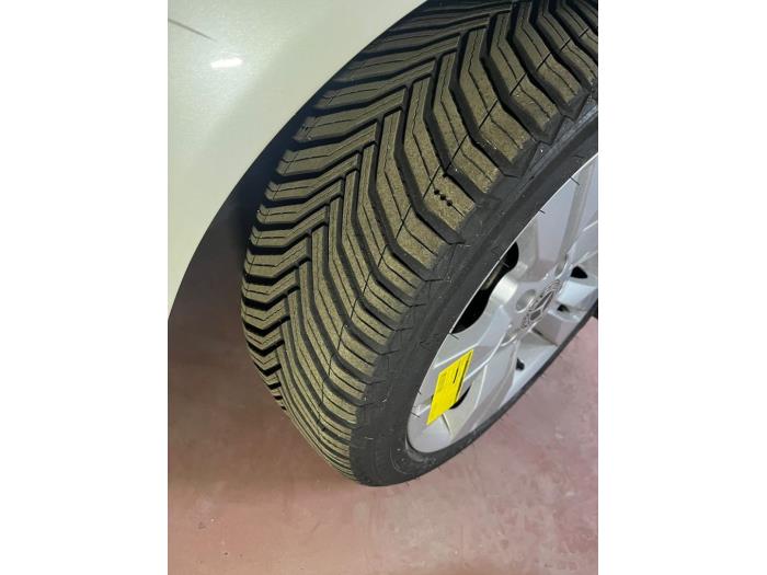 Używane Opona Cena na żądanie oferowane przez N Kossen Autorecycling BV