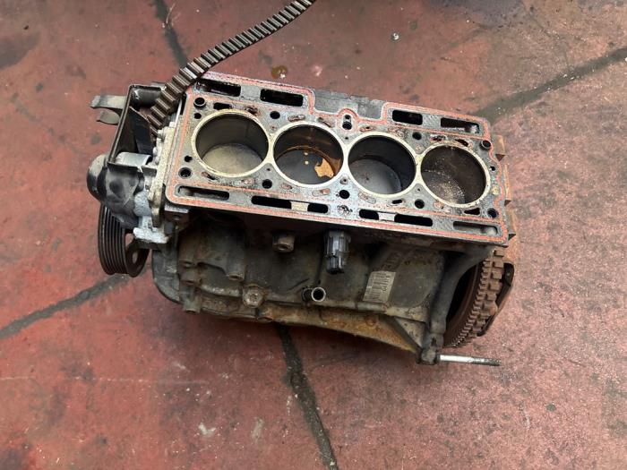 Gebrauchte Motor Unterblock Renault Twingo II (CN) 1.2 Preis auf Anfrage angeboten von N Kossen Autorecycling BV