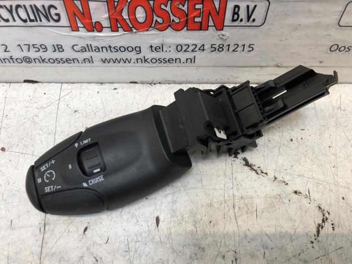 Używane Obsluga tempomatu Peugeot 607 (9D/U) 2.7 HDi V6 24V Cena na żądanie oferowane przez N Kossen Autorecycling BV