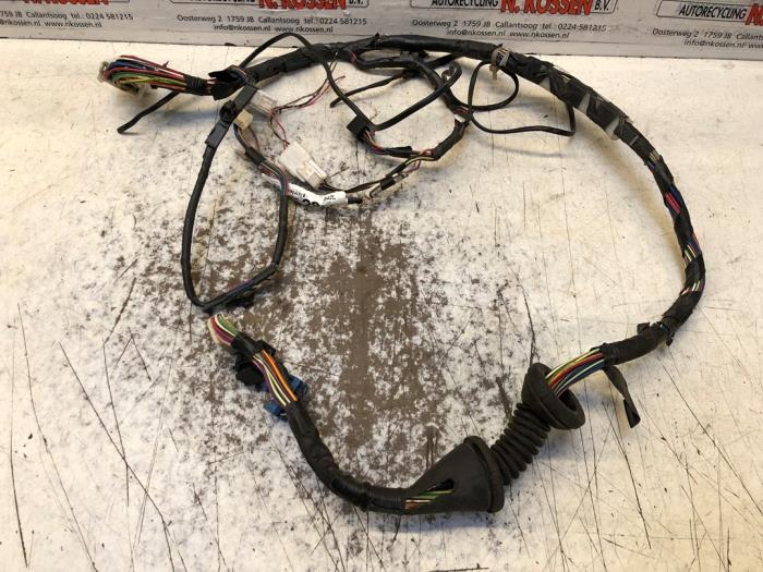 Begagnade Kablage Toyota Hilux Pris på förfrågan erbjuds av N Kossen Autorecycling BV
