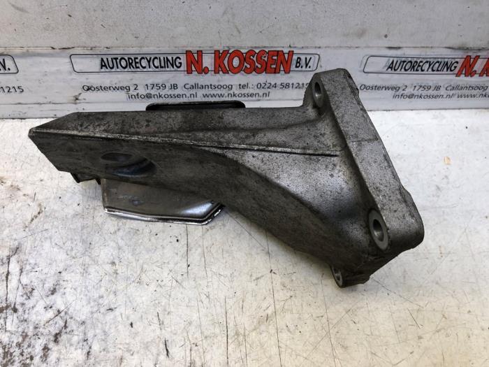 Engine mount from a BMW 6 serie (E63) M6 V10 40V 2006