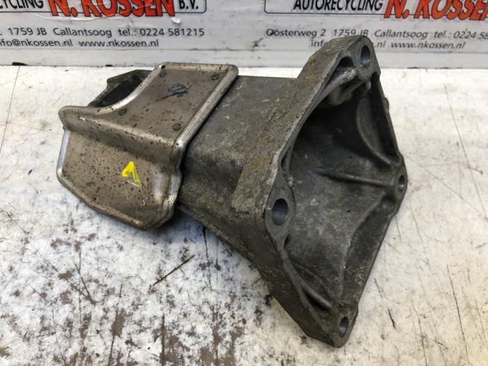 Engine mount BMW 6 serie (E63), 2003 / 2010 M6 V10 40V, Compartment, 2-dr, Petrol, 4.999cc, 373kW (507pk), RWD, S85B50A, 2005-09 / 2010-07, EH91; EH92; EH93 (Used)