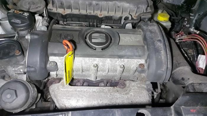 Begagnade Topplock Seat Ibiza III (6L1) 1.6 16V Pris på förfrågan erbjuds av N Kossen Autorecycling BV