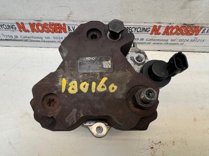 Begagnade Högtryckspump Chrysler Voyager Pris på förfrågan erbjuds av N Kossen Autorecycling BV