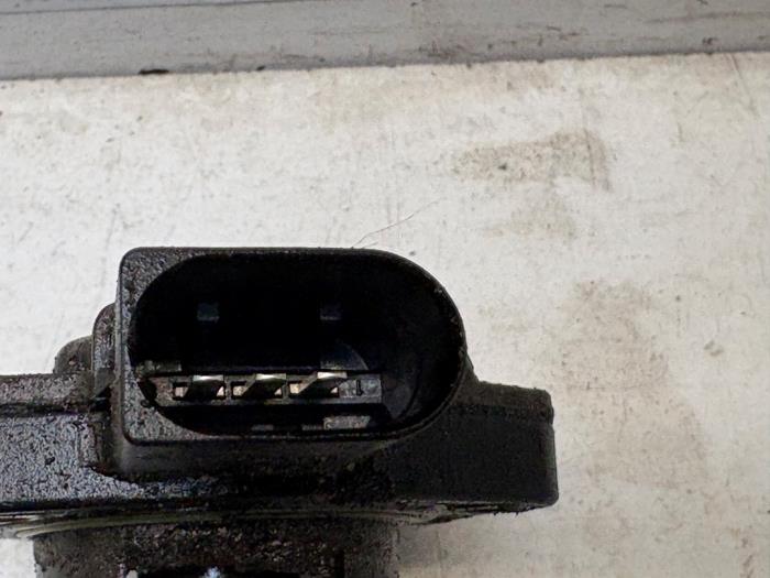 Ölstandsensor van een BMW 5 serie Touring (E39) 523i 24V 2000