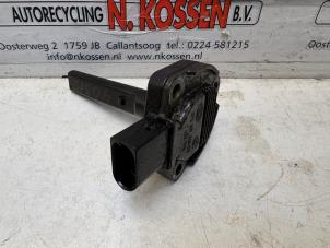 Ölstandsensor van een BMW 5 serie Touring (E39) 523i 24V 2000