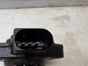 Ölstandsensor van een BMW 5 serie Touring (E39) 523i 24V 2000