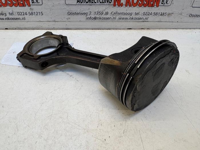 Usados Pistón Ford Focus Precio de solicitud ofrecido por N Kossen Autorecycling BV