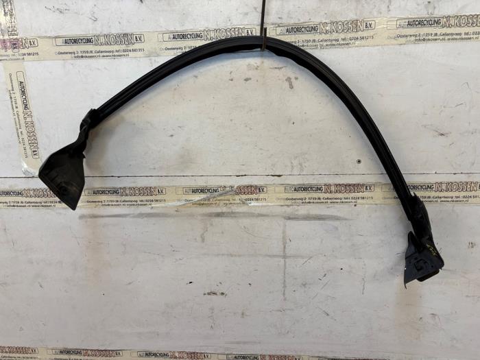 Usados Aleta de ventanilla Mini Mini (R56) 1.6 16V Cooper S Precio de solicitud ofrecido por N Kossen Autorecycling BV