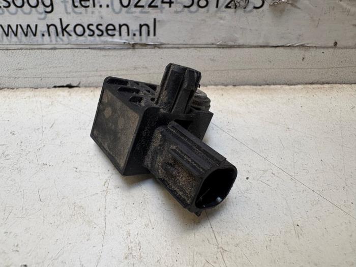 Begagnade Fotgängarkrocksensor Ford Fiesta 6 (JA8) 1.0 SCI 12V 80 Pris på förfrågan erbjuds av N Kossen Autorecycling BV