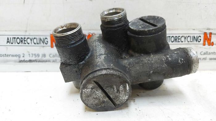 Gebrauchte Ölfilter Porsche 911 3.2 Carrera Preis auf Anfrage angeboten von N Kossen Autorecycling BV