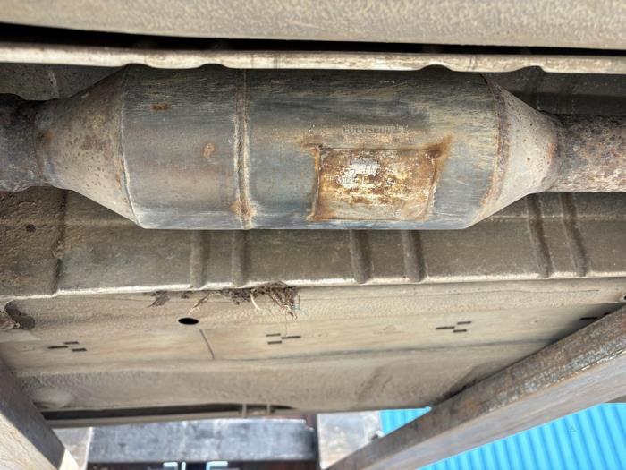 Używane Katalizator Volvo V70 (SW) 2.4 D5 20V Cena na żądanie oferowane przez N Kossen Autorecycling BV